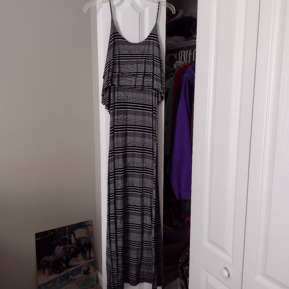 Summer Maxi Dress - Picture 3 of 4